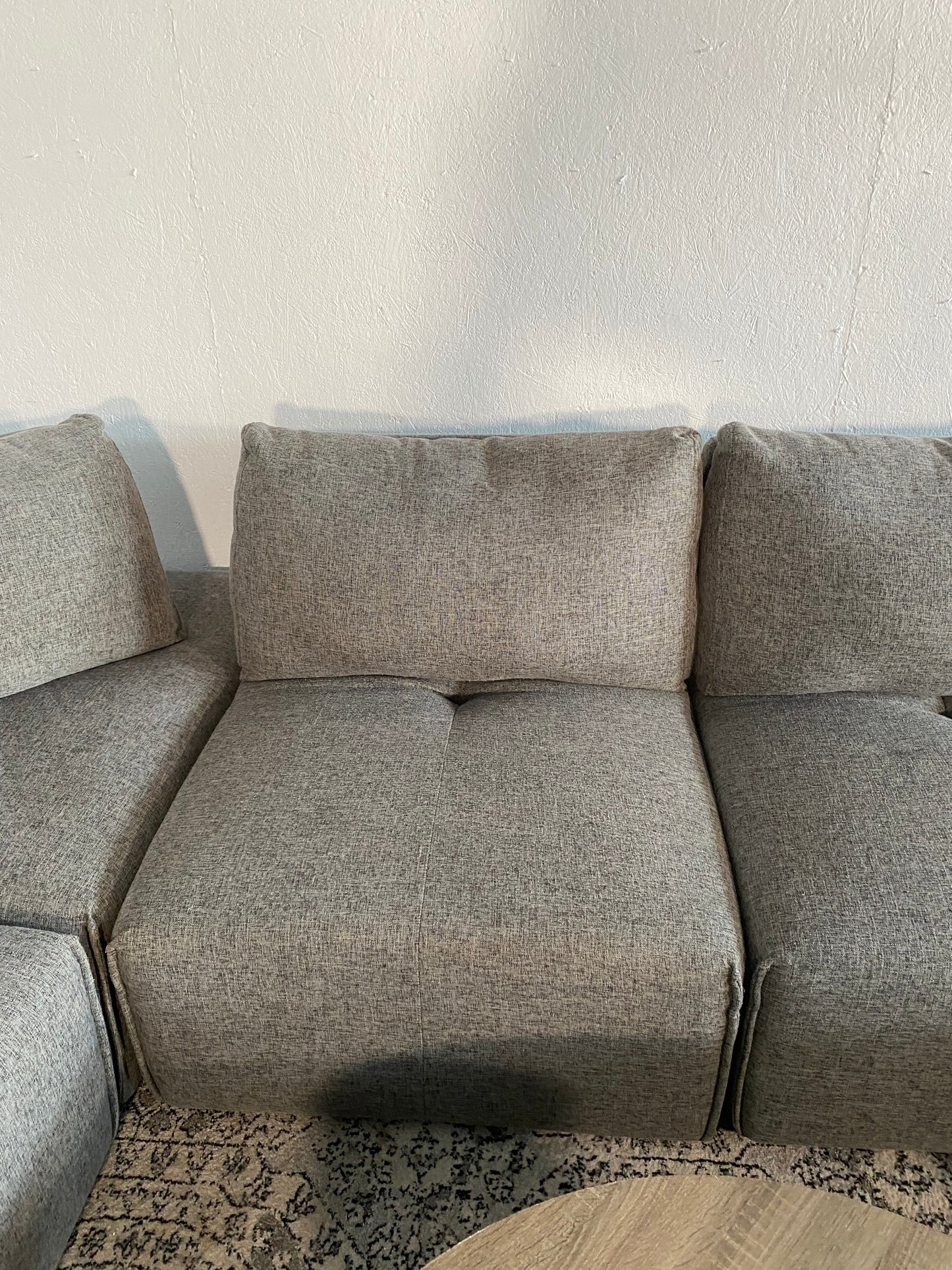 6-Piece Rooms-To-Go Laney Dark Grey Sectional