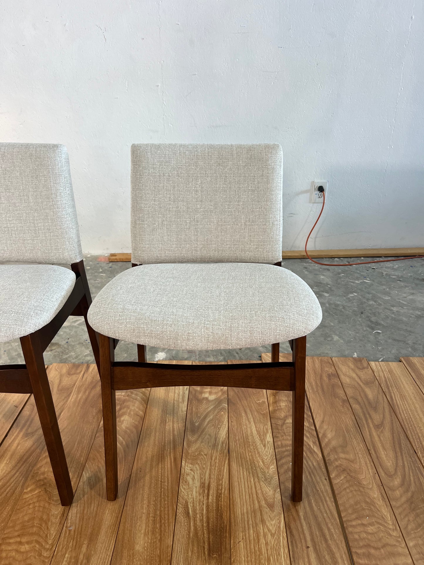 NEW Article Nosh Upholsterd Dinimg Chair Set