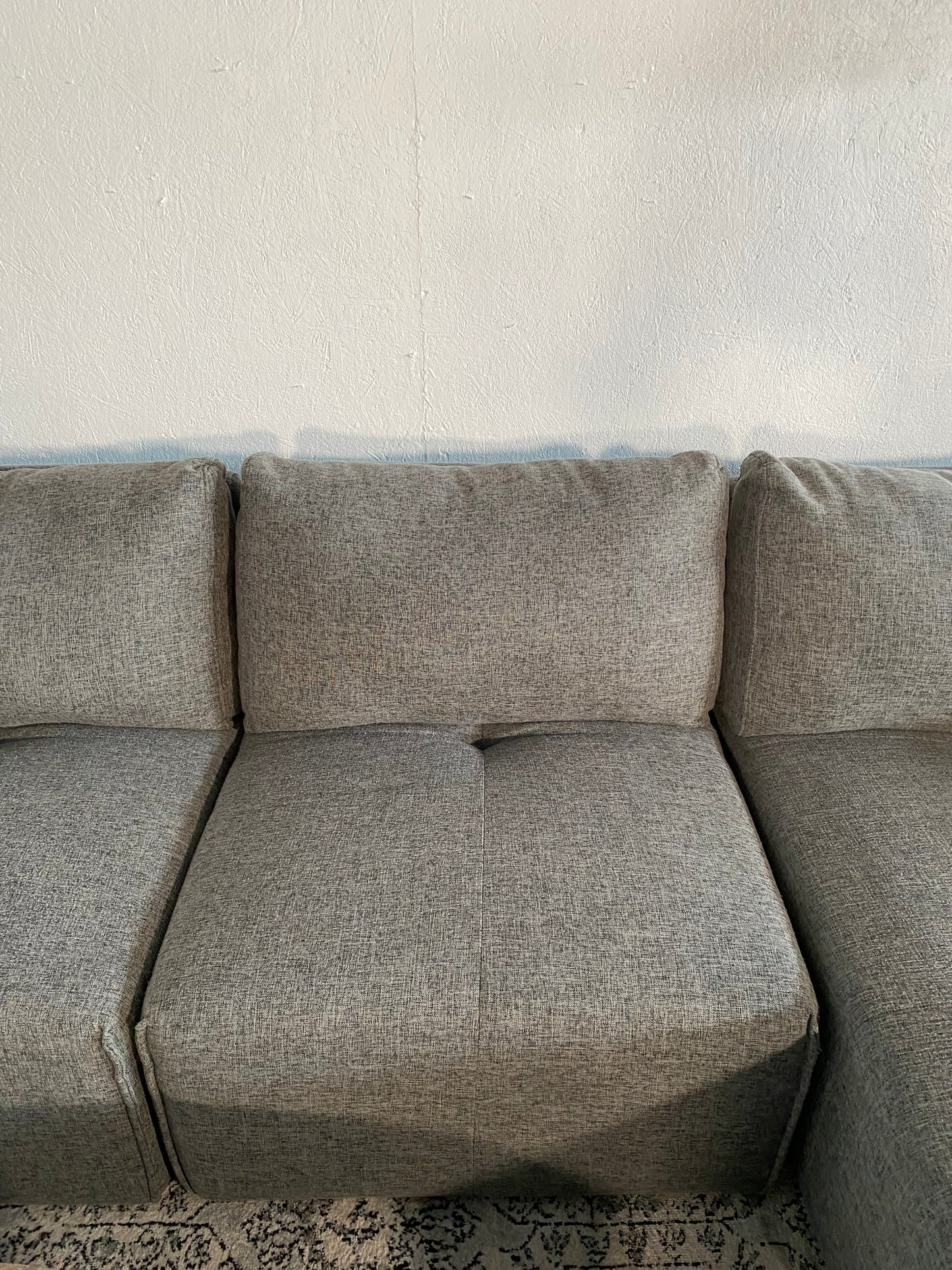6-Piece Rooms-To-Go Laney Dark Grey Sectional