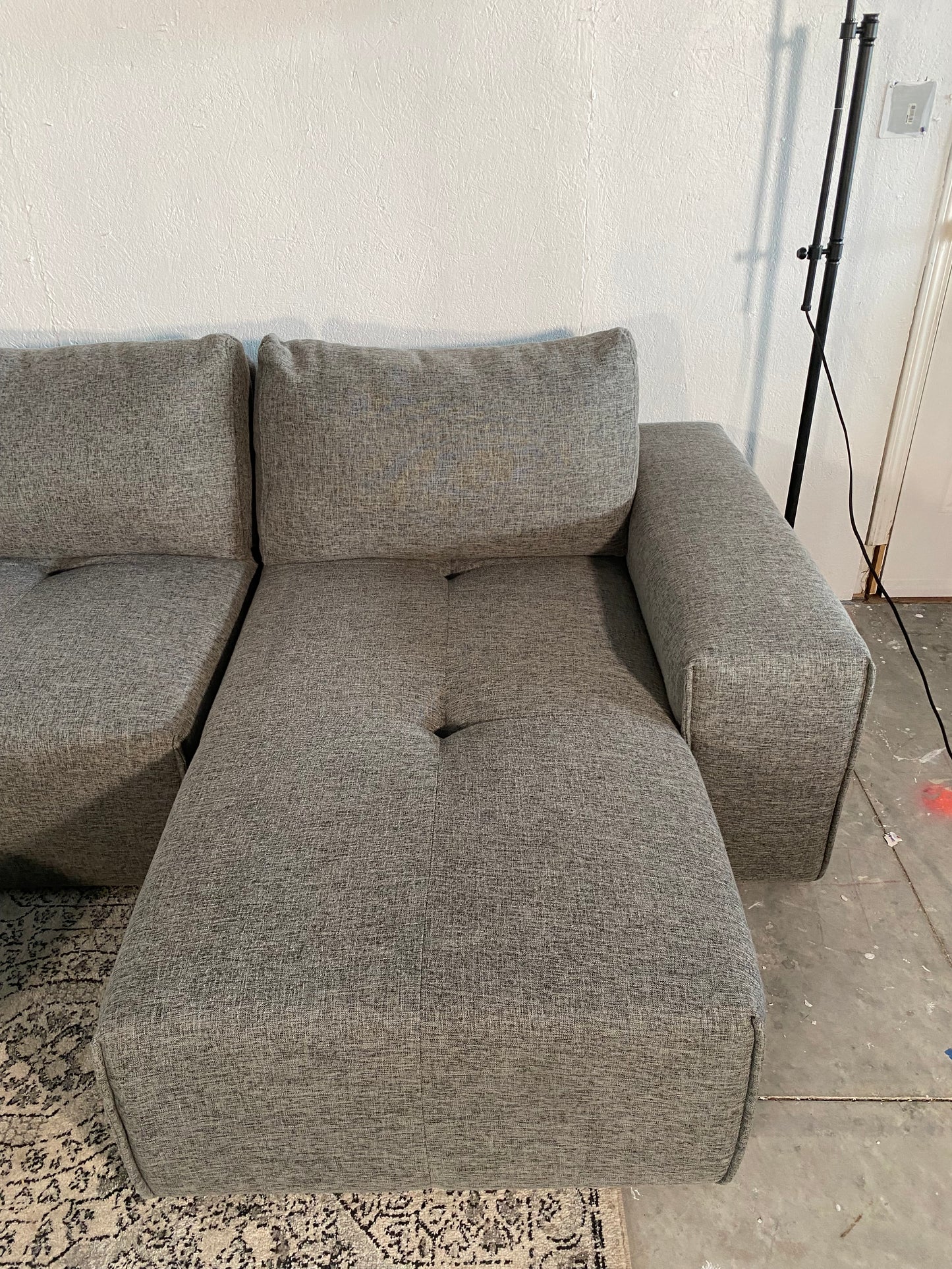 6-Piece Rooms-To-Go Laney Dark Grey Sectional