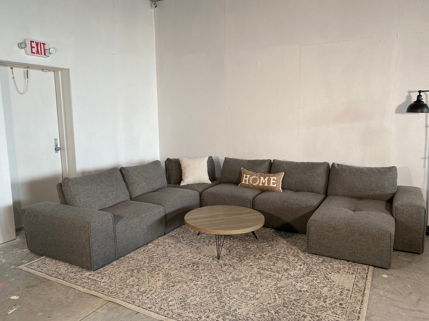6-Piece Rooms-To-Go Laney Dark Grey Sectional