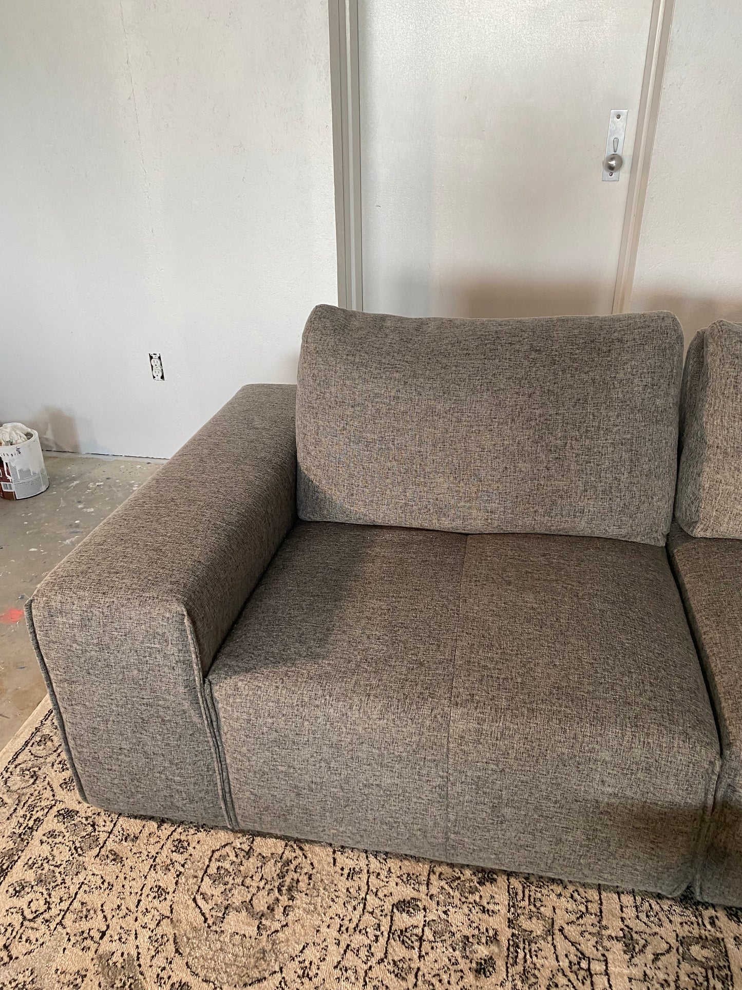 6-Piece Rooms-To-Go Laney Dark Grey Sectional