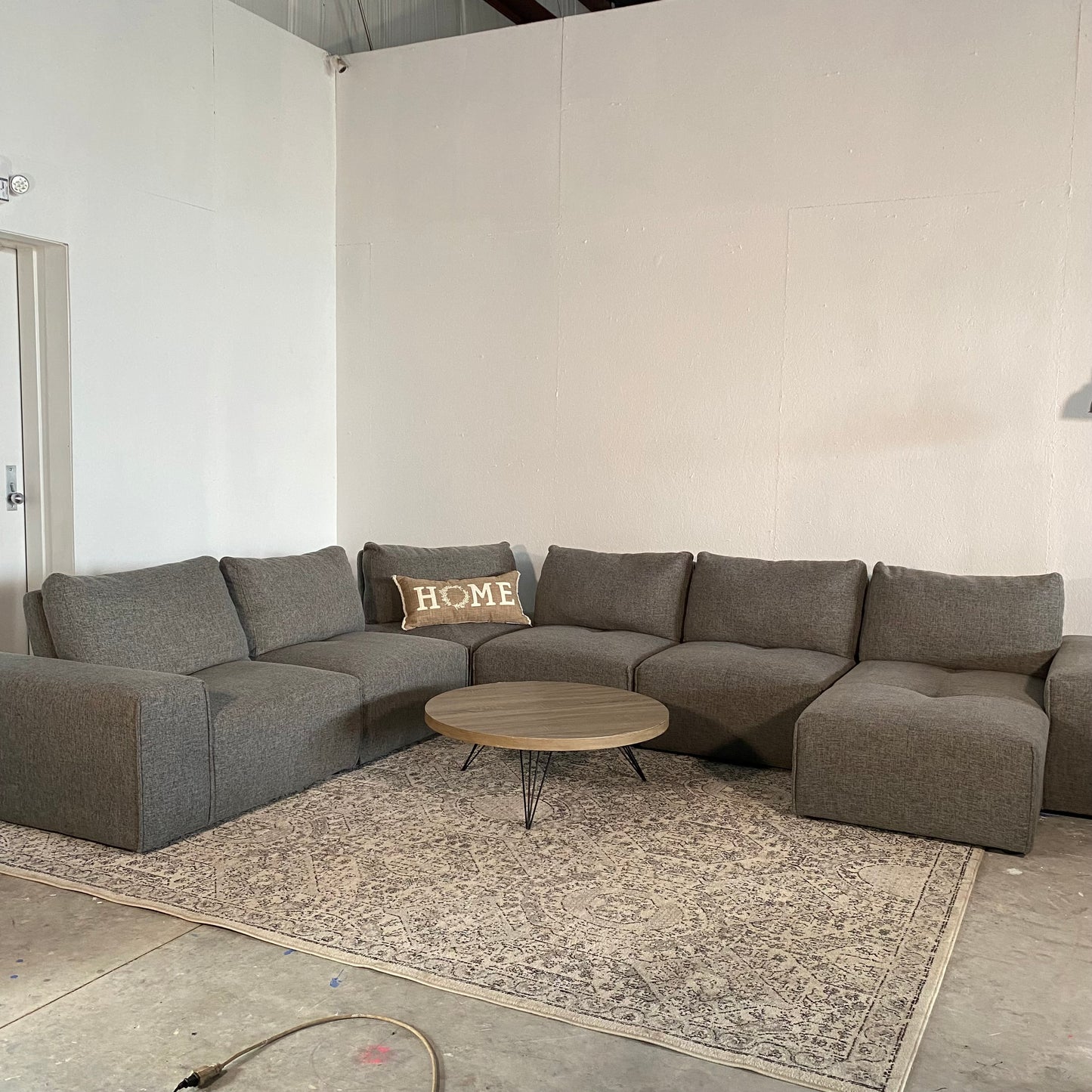 6-Piece Rooms-To-Go Laney Dark Grey Sectional