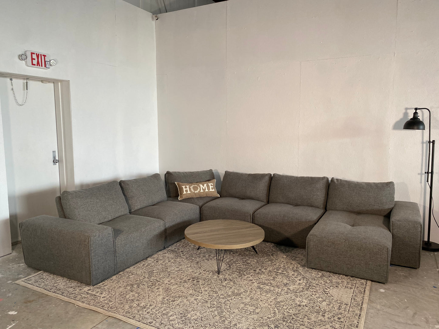 6-Piece Rooms-To-Go Laney Dark Grey Sectional