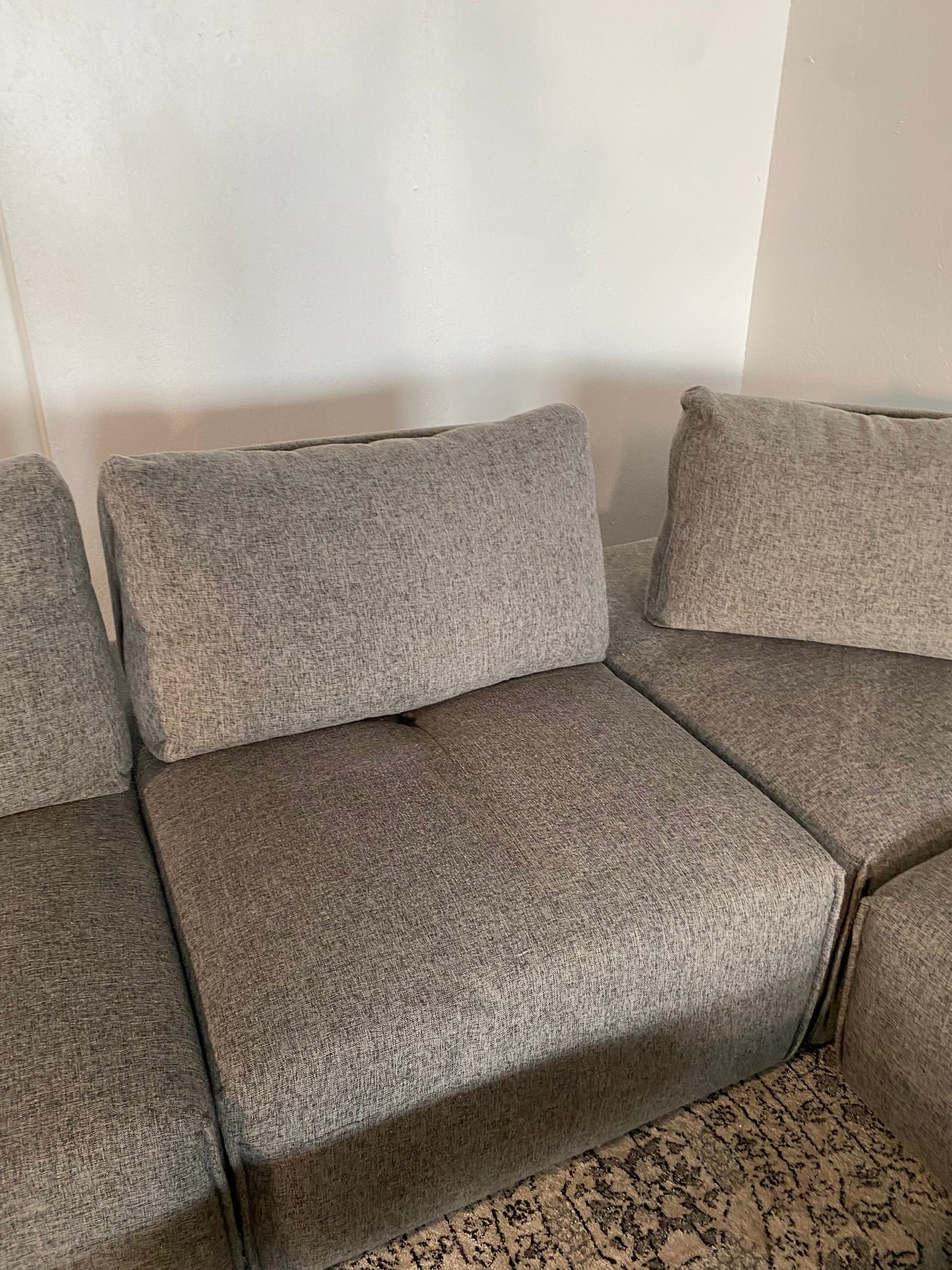 6-Piece Rooms-To-Go Laney Dark Grey Sectional