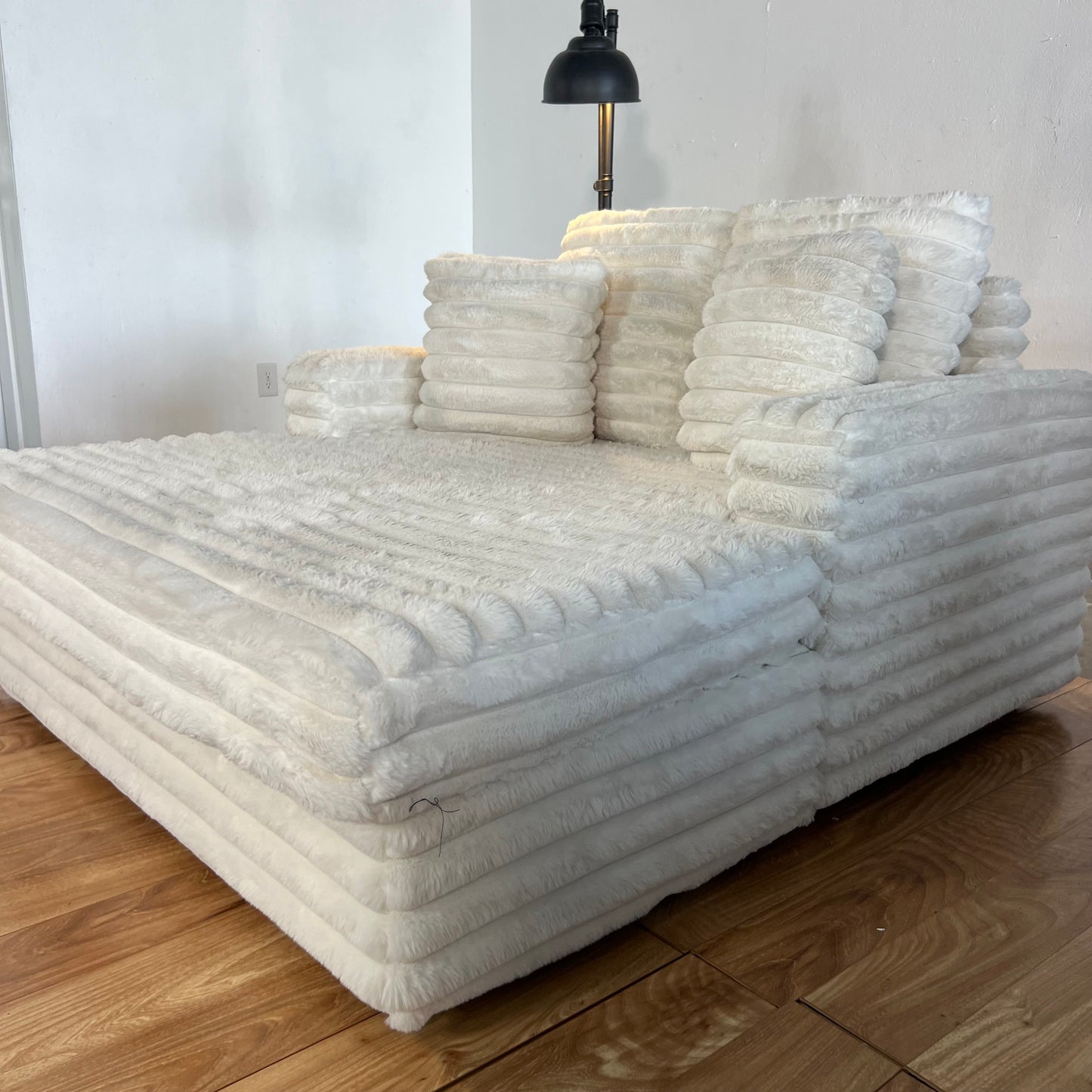 LIKE-NEW White House”Fluffy Corduroy” Chaise Lounge