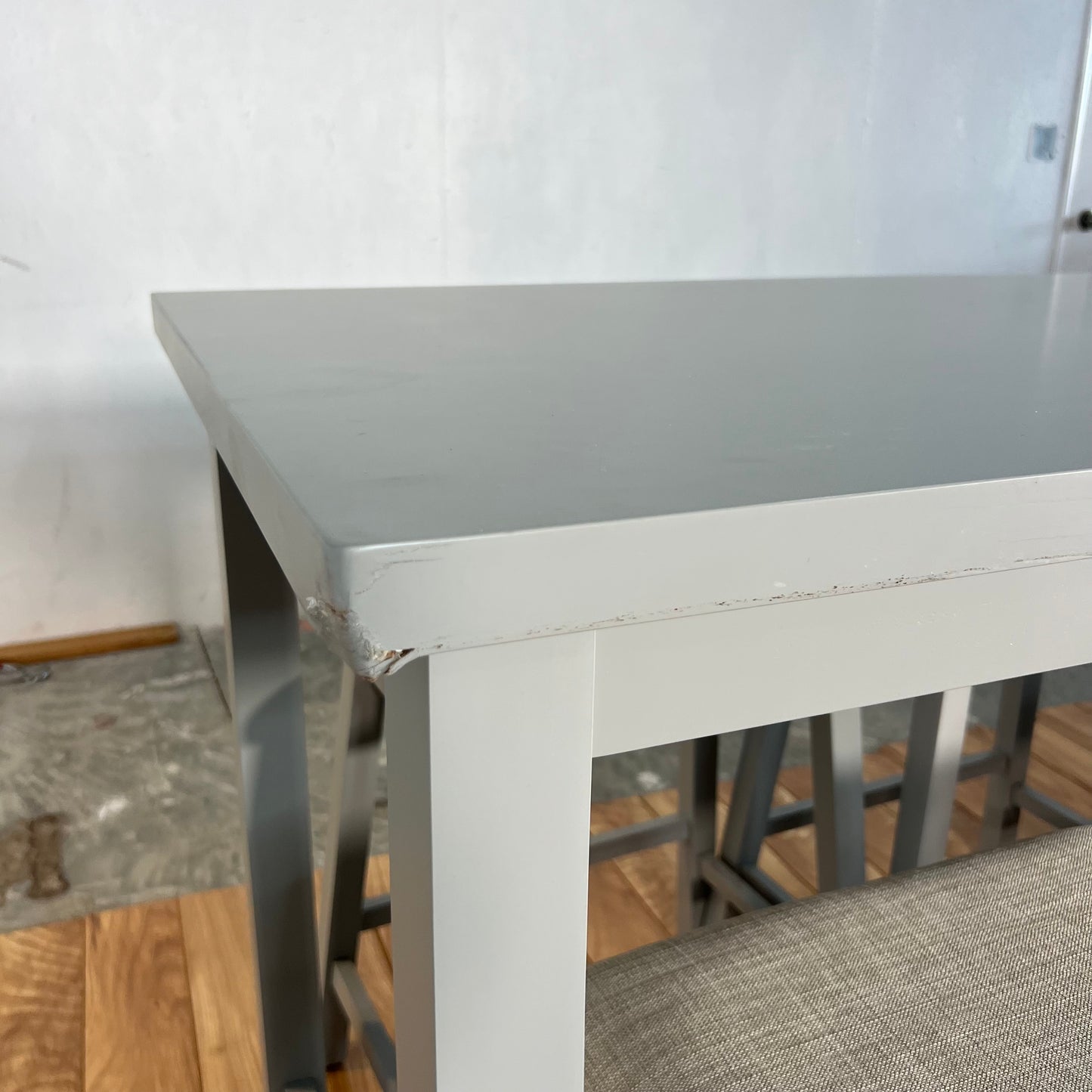 NEW 5-Piece Grey Counter Height Table and Stools
