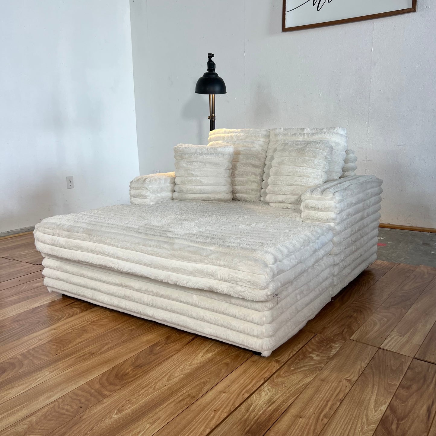 LIKE-NEW White House”Fluffy Corduroy” Chaise Lounge
