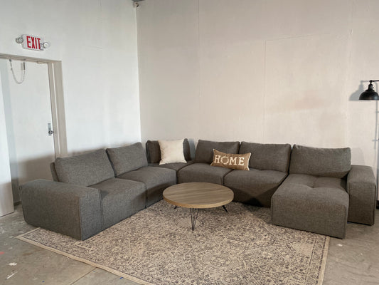 6-Piece Rooms-To-Go Laney Dark Grey Sectional