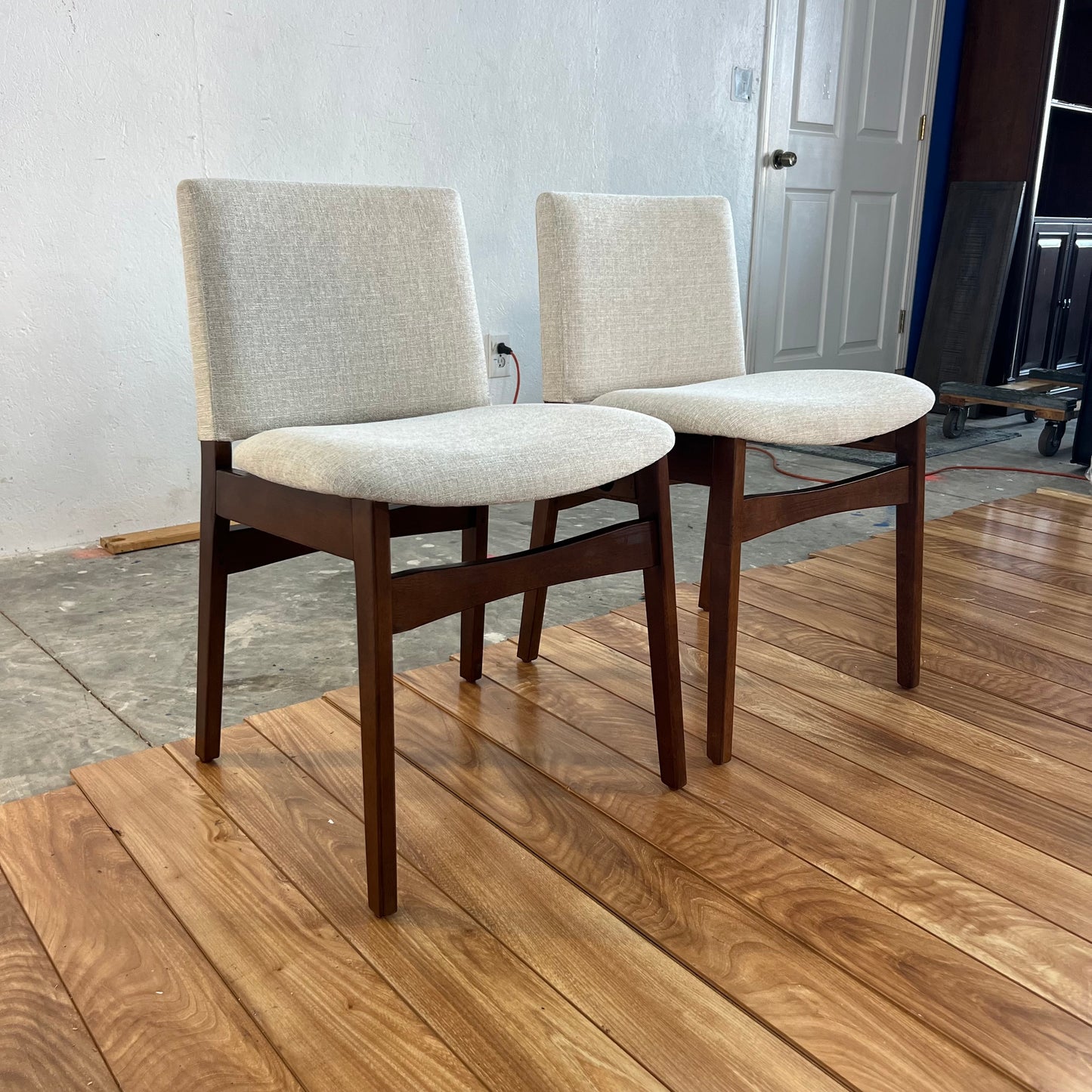 NEW Article Nosh Upholsterd Dinimg Chair Set