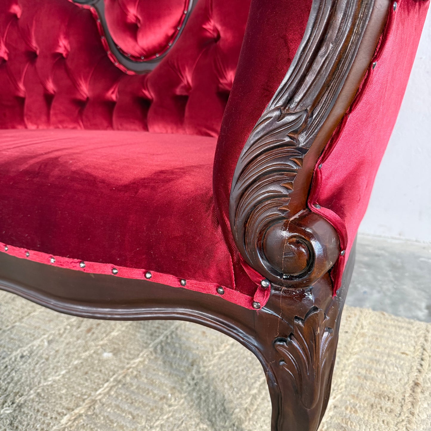 NEW Victorian-Styled Velvet Loveseat
