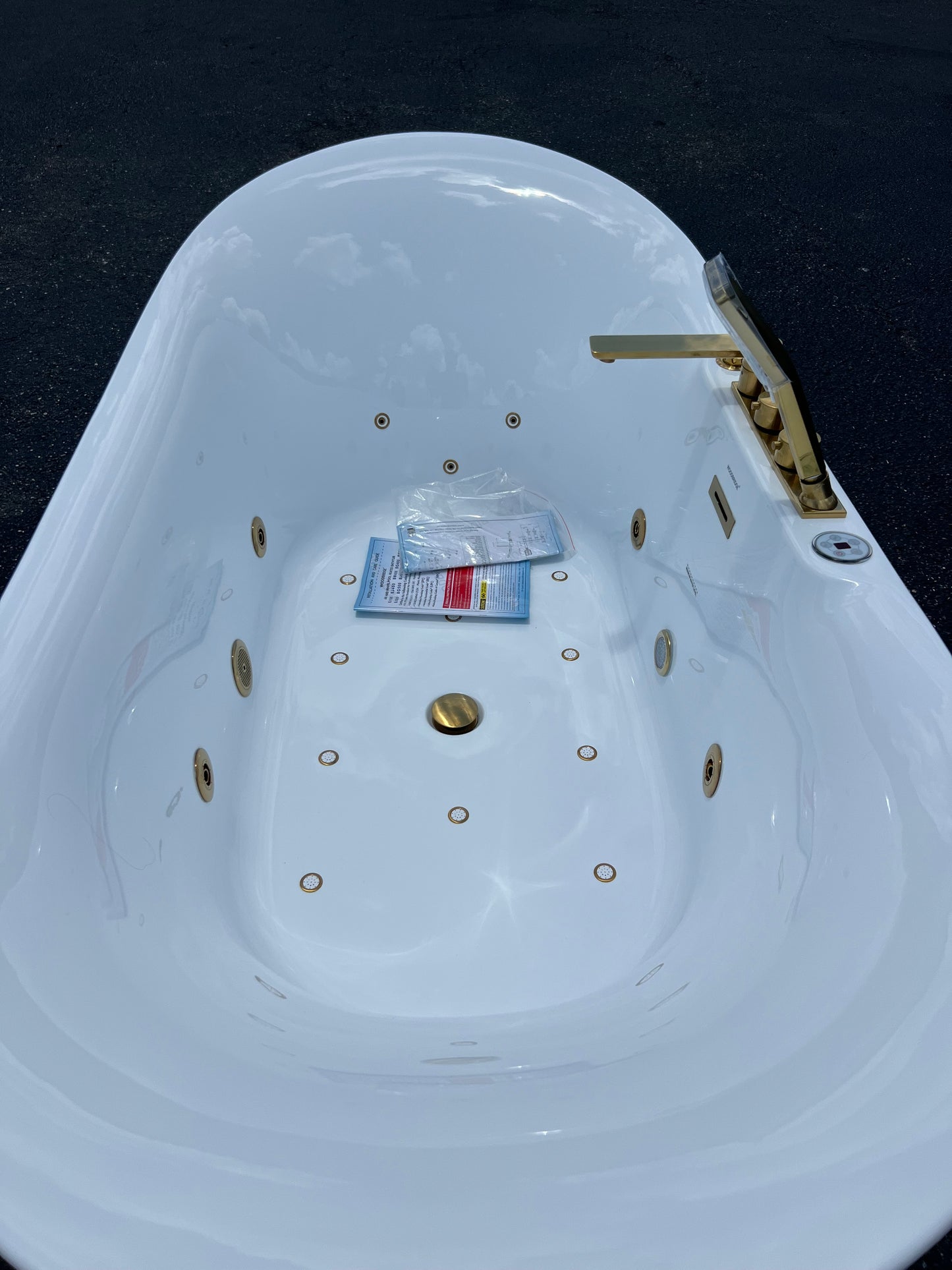NEW Whirlpool Woodbridge Acrylic Jacuzzi Tub