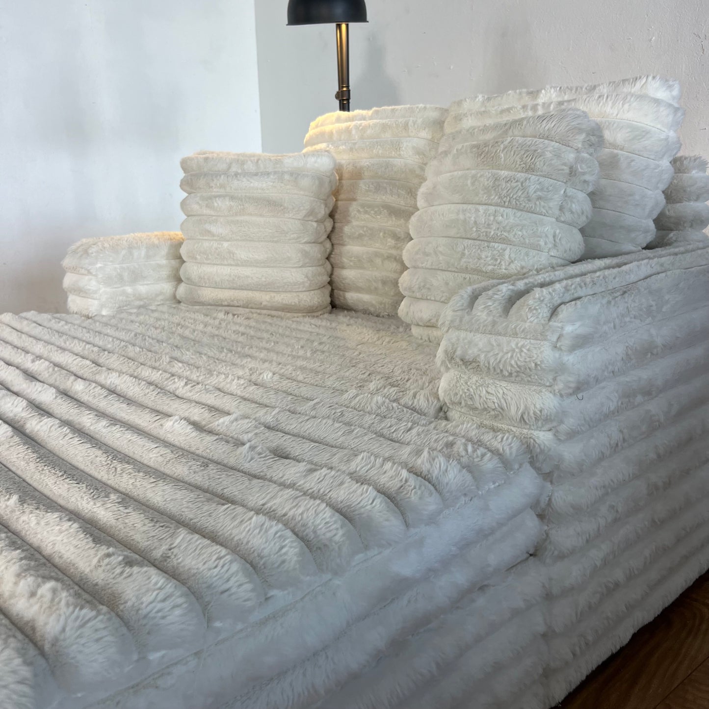 LIKE-NEW White House”Fluffy Corduroy” Chaise Lounge